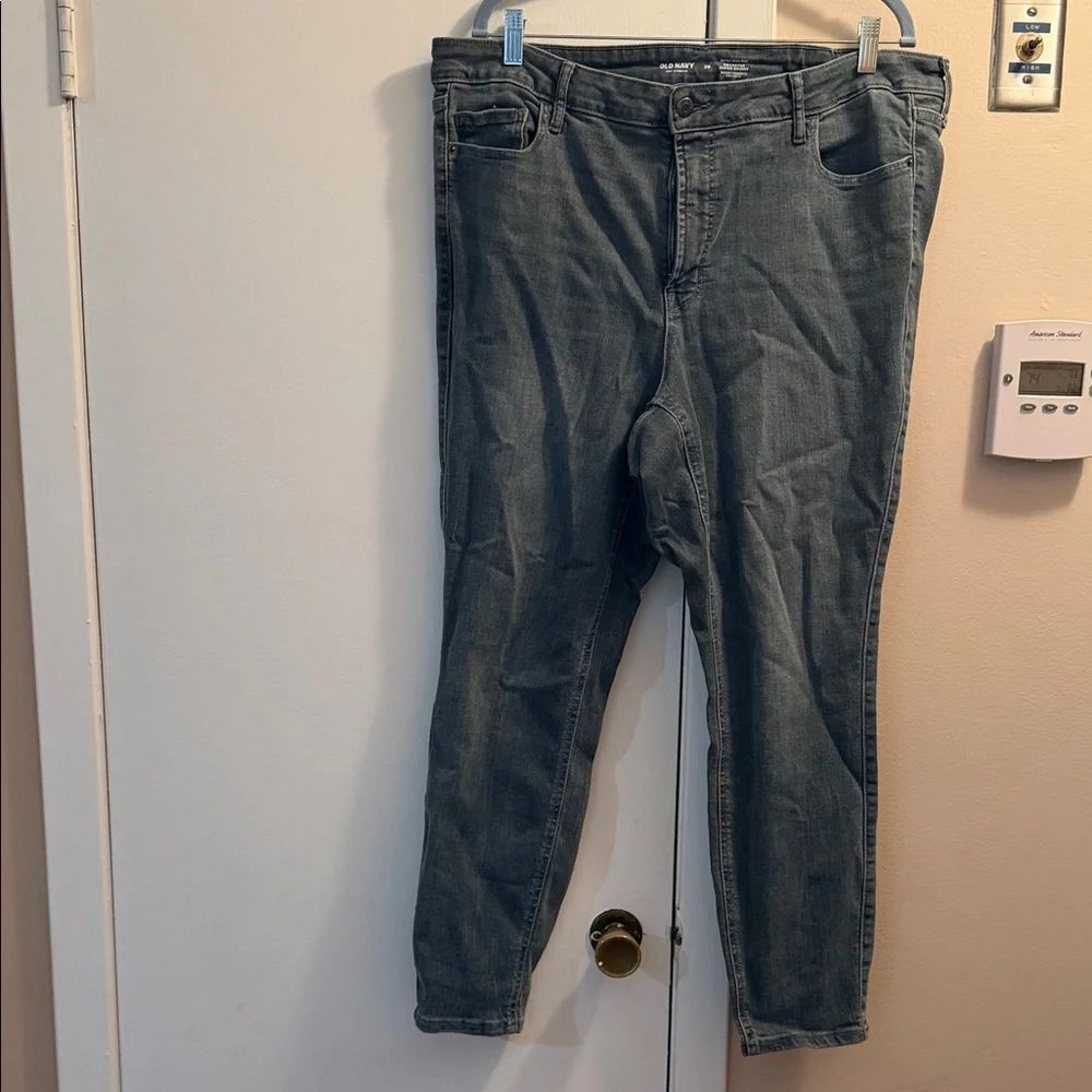 Old Navy Women's Charcoal Cropped Jeans